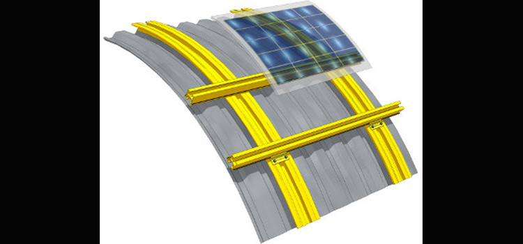太阳能面板安装在弯曲的屋顶.jpg