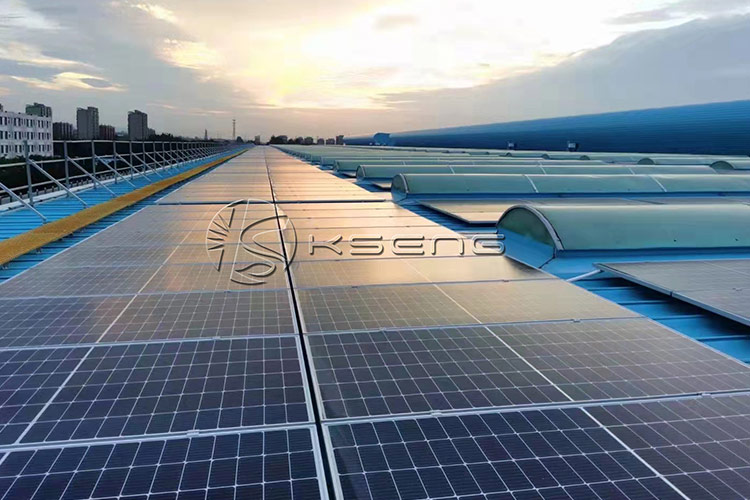 Sistemas de Montaje de Techo de Panel Solar /¿谷La Pena El Techo de Panel Solar？