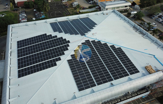 OS painéis solares podem ser montados em em telhado de metal?